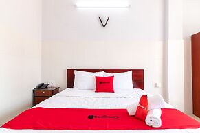 RedDoorz near Tran Nao Street