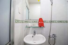 RedDoorz near Tran Nao Street