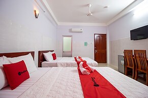 RedDoorz near Tran Nao Street