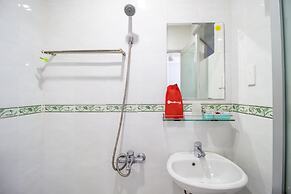 RedDoorz near Tran Nao Street