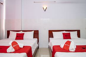 RedDoorz near Tran Nao Street