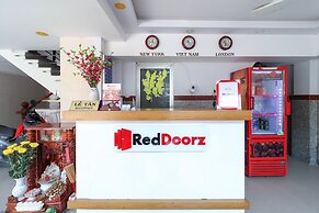 RedDoorz near Tran Nao Street