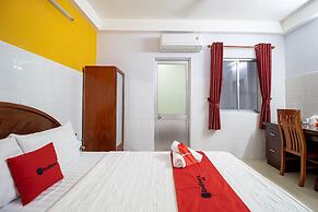 RedDoorz near Tran Nao Street