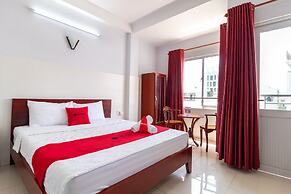 RedDoorz near Tran Nao Street