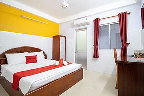 RedDoorz near Tran Nao Street