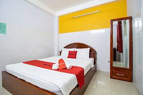 RedDoorz near Tran Nao Street