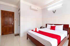 RedDoorz near Tran Nao Street