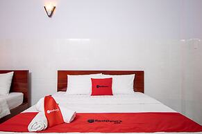 RedDoorz near Tran Nao Street