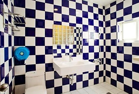 J Lin Hostel