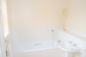 2-bedroom House Near Town With Superfast Wi-fi