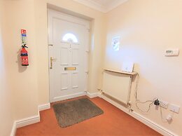 2-bedroom House Near Town With Superfast Wi-fi