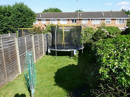 3-bed House With Superfast Wi-fi, DW Lettings 15vr