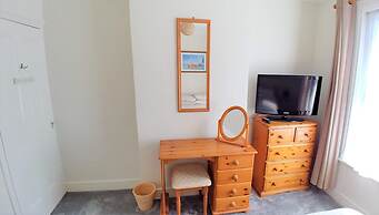3-bed House With Superfast Wi-fi, DW Lettings 15vr