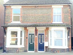 3-bed House With Superfast Wi-fi, DW Lettings 15vr