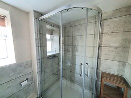 2-bed Flat With Superfast Wi-fi DW Lettings 9WW