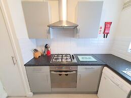 2-bed Flat With Superfast Wi-fi DW Lettings 9WW