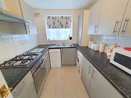2-bed Flat With Superfast Wi-fi DW Lettings 9WW