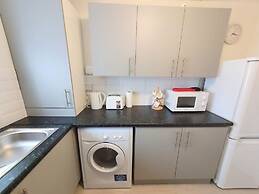 2-bed Flat With Superfast Wi-fi DW Lettings 9WW