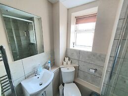 2-bed Flat With Superfast Wi-fi DW Lettings 9WW