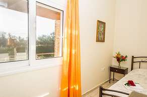 Cozy Flat In An Olive Grove Near a Sandy Beach