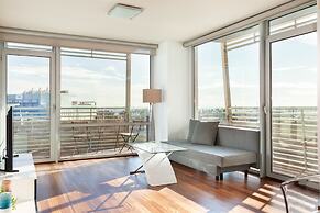 Akira Flats Port Fòrum