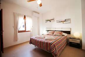 1077 Apartment Paola