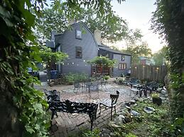 Daniels House Inn