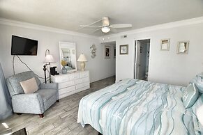 1201 Waters Edge Resort 3 Bedroom Condo by RedAwning