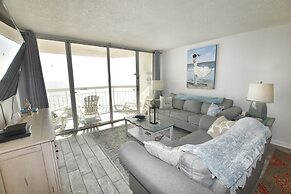 1201 Waters Edge Resort 3 Bedroom Condo by RedAwning