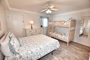 1201 Waters Edge Resort 3 Bedroom Condo by RedAwning