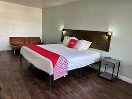 OYO Hotel Downtown Peoria I-74