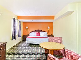 OYO Hotel Downtown Peoria I-74