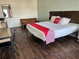 OYO Hotel Downtown Peoria I-74