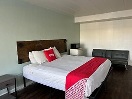 OYO Hotel Downtown Peoria I-74