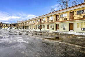 OYO Hotel Downtown Peoria I-74
