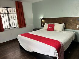 OYO Hotel Downtown Peoria I-74