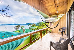 Cotingas Ocean View