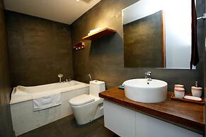 Bayhomes D' Le Roi Soleil Apartment