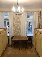 Old Flat Guest House on 1st Sovetskaya - Hostel