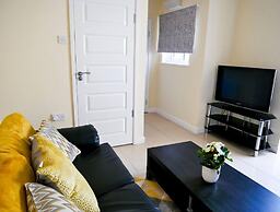 Newly Refurbished Modern Apt 10