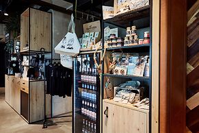 Me and All Hotel Kiel, by Hyatt