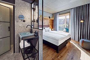 Me and All Hotel Kiel, by Hyatt