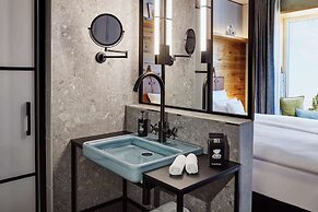 Me and All Hotel Kiel, by Hyatt