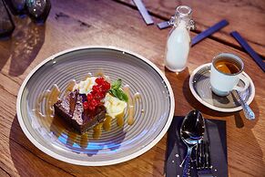 Me and All Hotel Kiel, by Hyatt