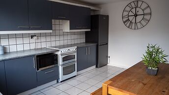 Superb Townhouse Parking 5