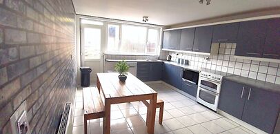 Superb Townhouse Parking 5