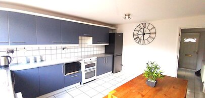 Superb Townhouse Parking 5