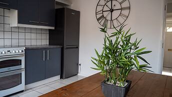 Superb Townhouse Parking 5