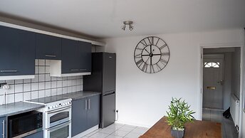 Superb Townhouse Parking 5