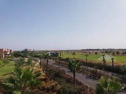 Jad Airport Luxury Apart Golf Pool